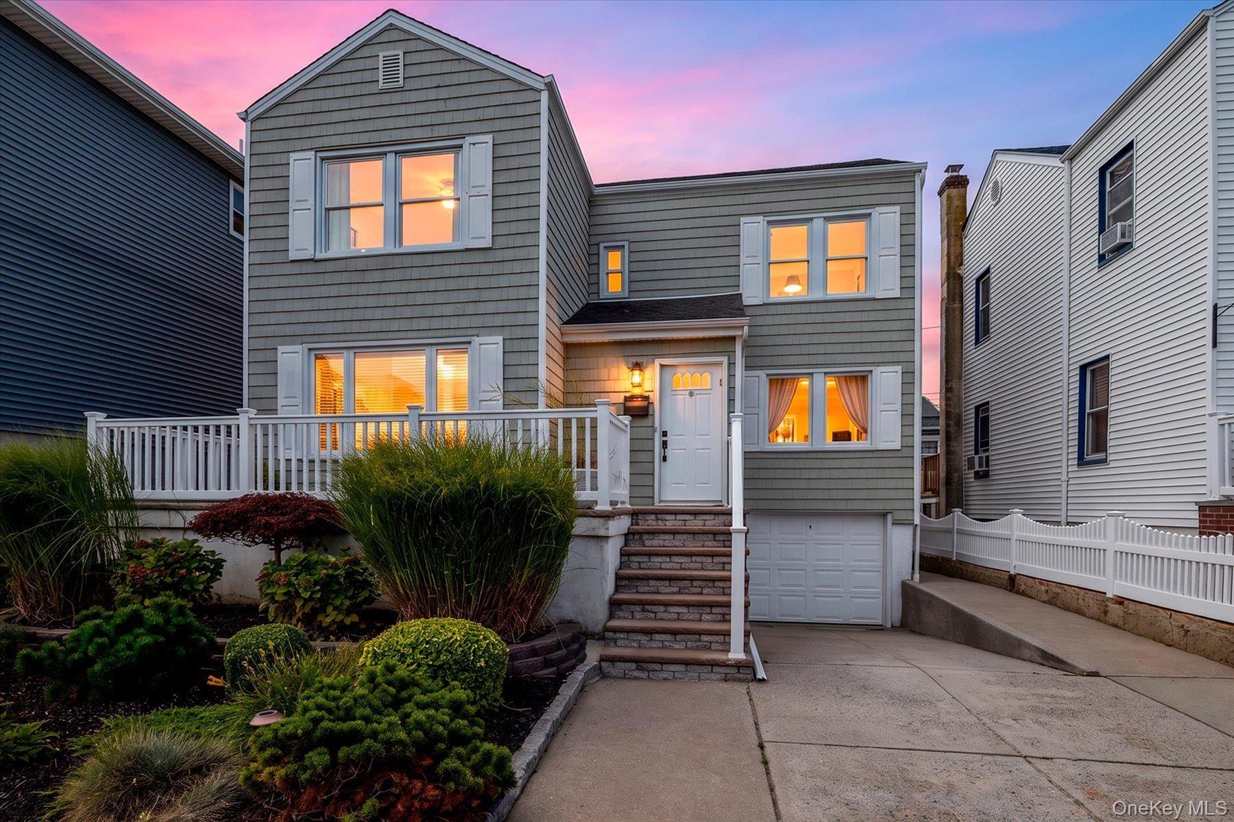 Welcome to 7 Vinton! A 4 bedroom, 1.5 bath home in the canals of Long Beach.