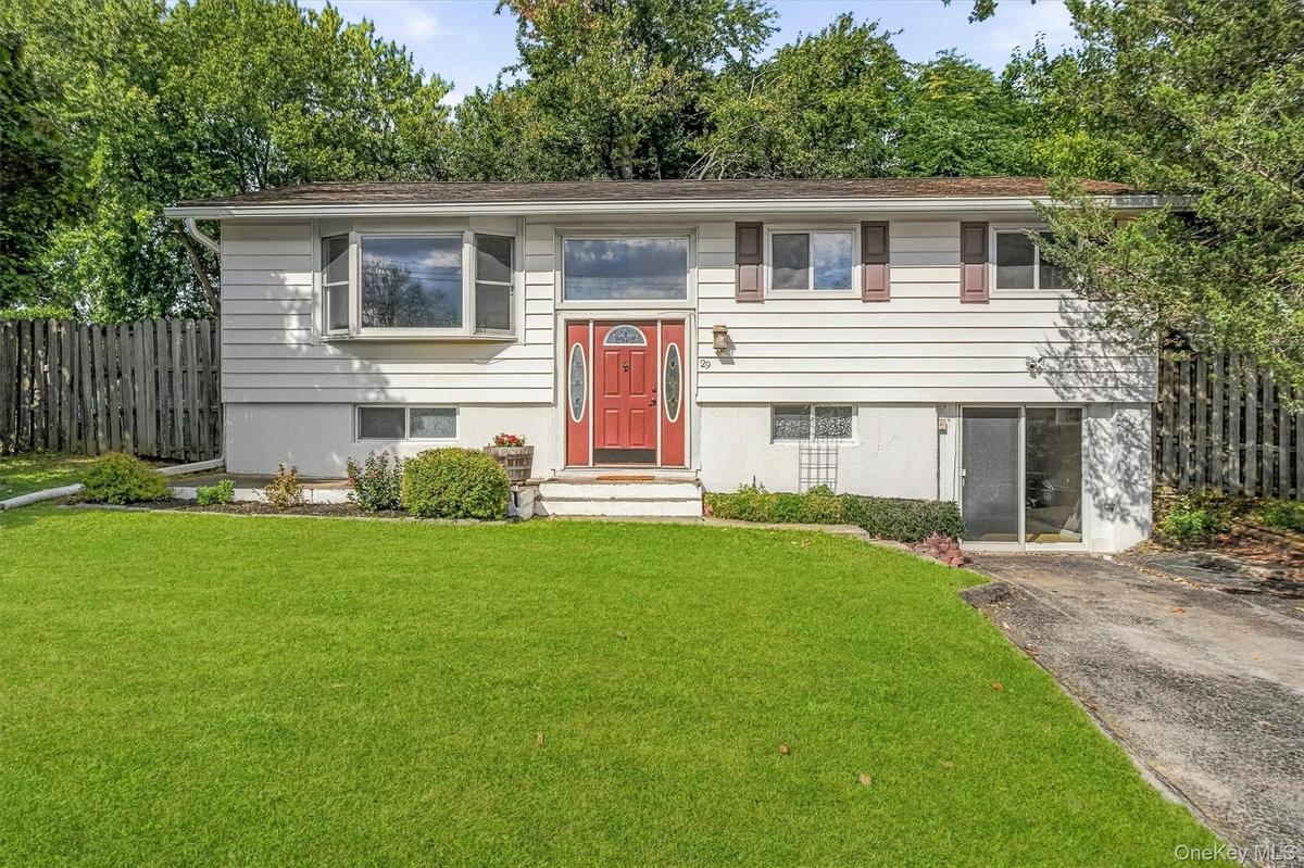 Welcome to 29 Cumberland Road!  Just a short distance to all Fishkill has to offer with shopping, restaurants and access to major highways.