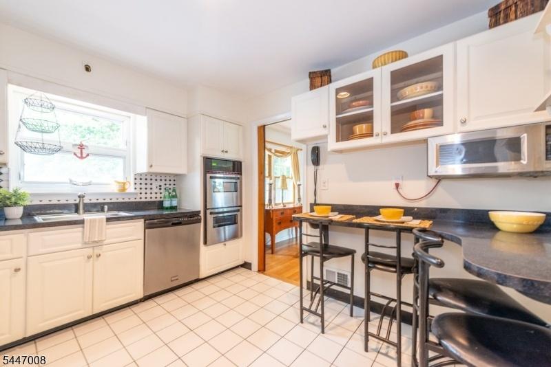 Eat-in-Kitchen