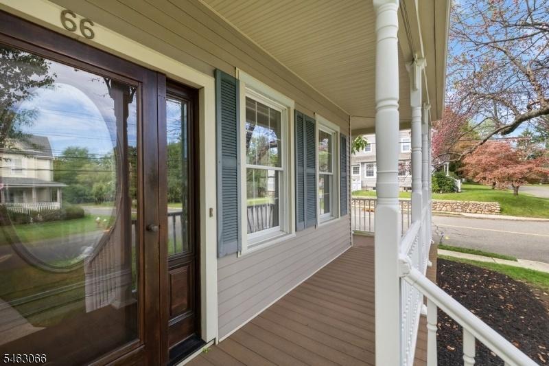 MainEntry w/wrap-around porch