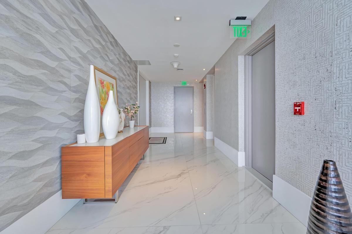Private elevator foyer
