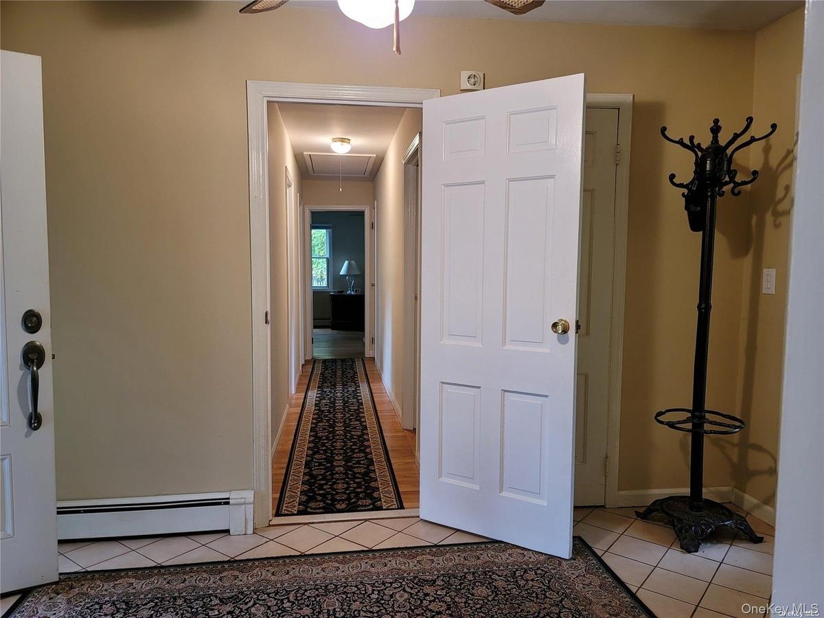 foyer to bedrooms