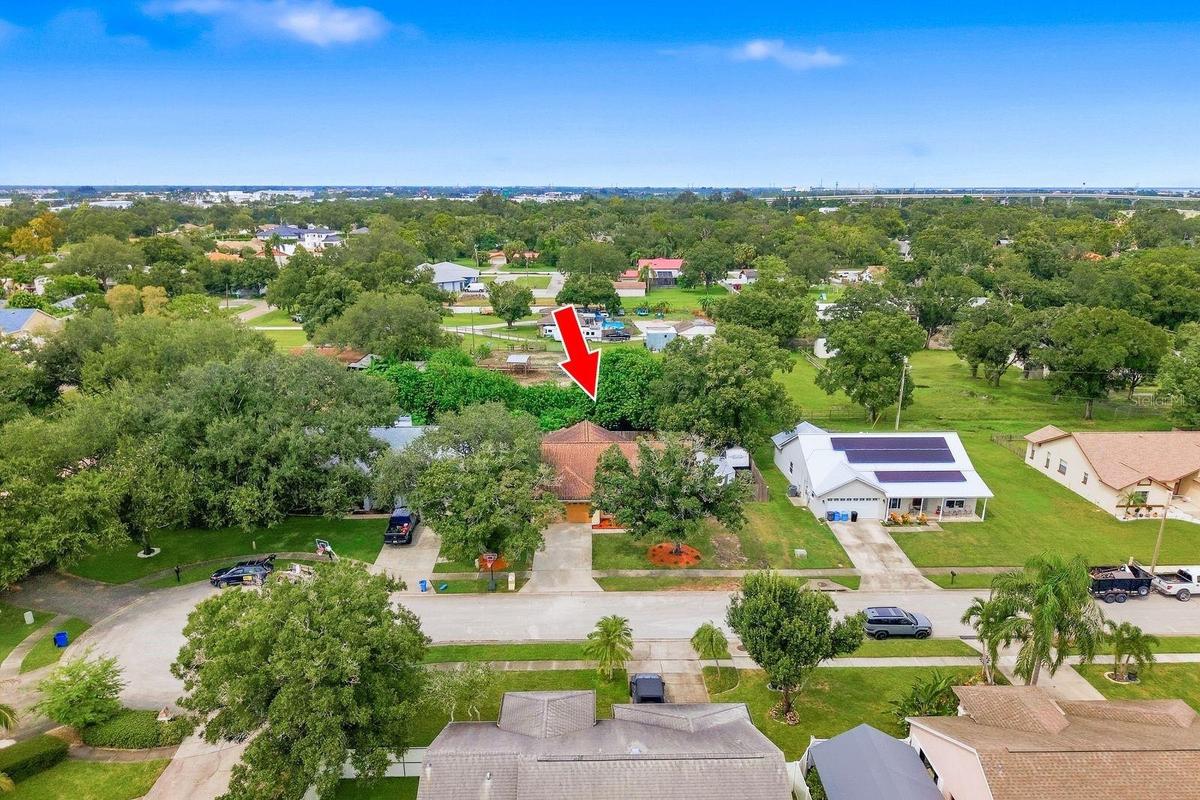 Gorgeous home on a cul-de-sac, surrounded by equestrian properties in the heart of Pinellas County!