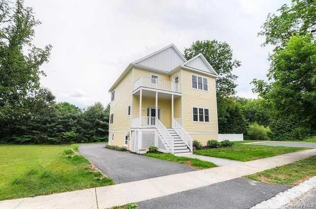 4 BR, 3 bath Rhinebeck village colonial.