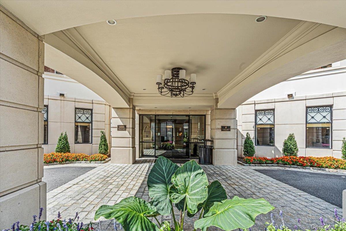 Porte Cochere