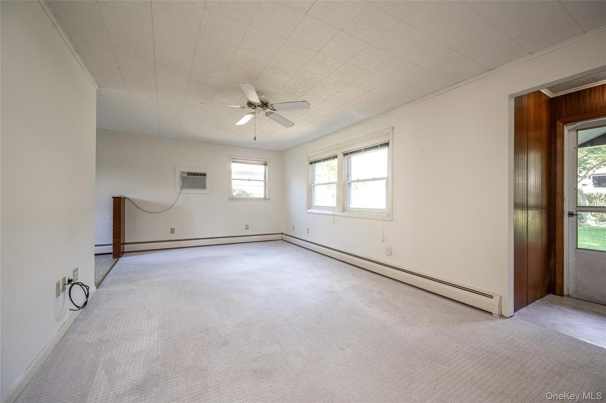 Main Entry foyer into Living Rm
