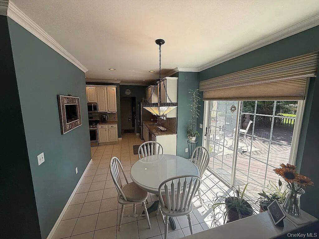 Eat In Kitchen w/ Glass Sliding Doors to Deck