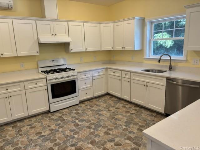 Gigantic kitchen.