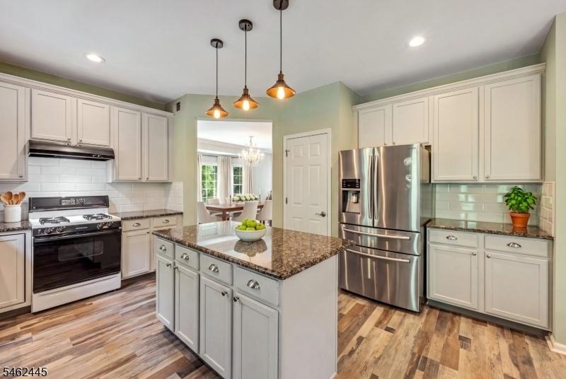 SPACIOUS KITCHEN
