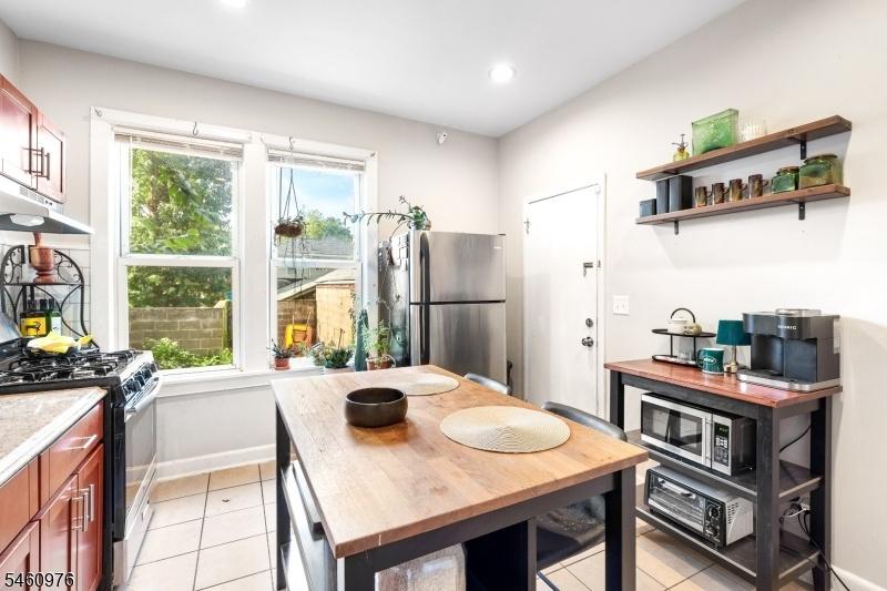 Kitchen / DR