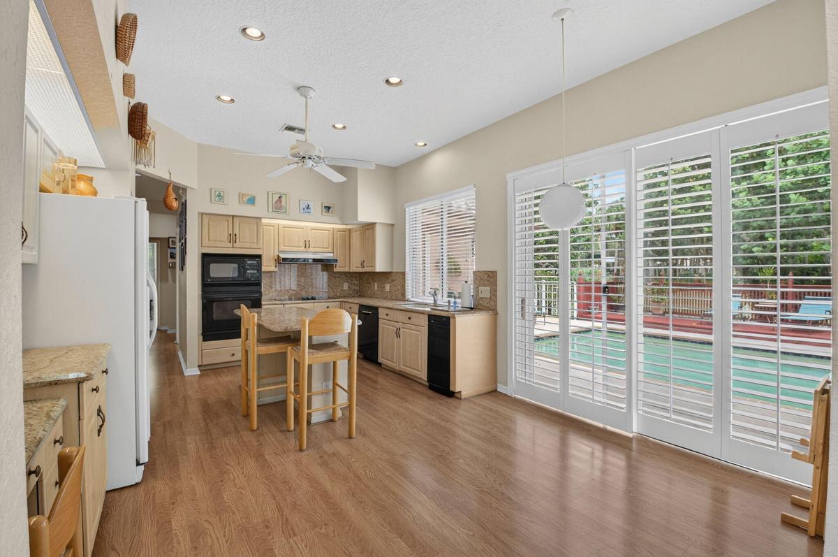 Large eat-in kitchen