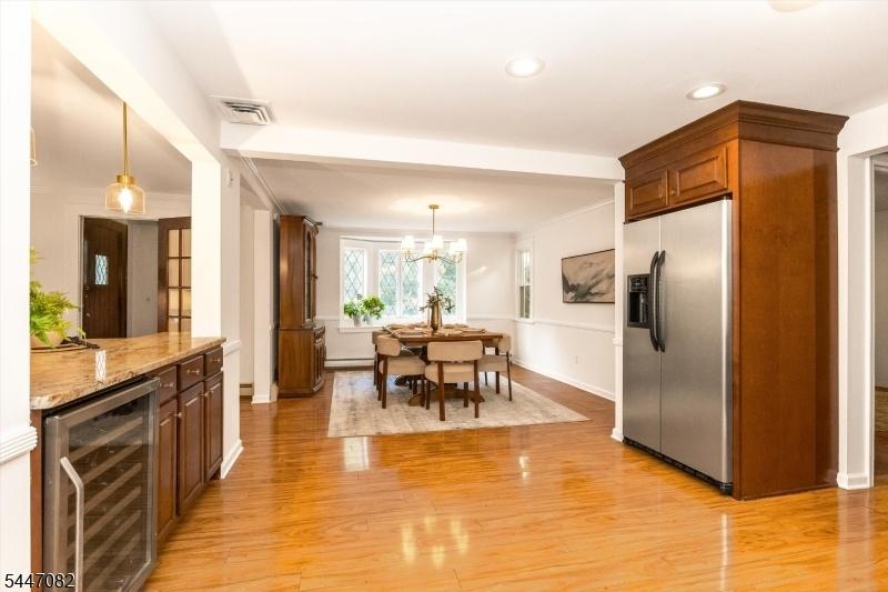 Kitchen / Dining Area