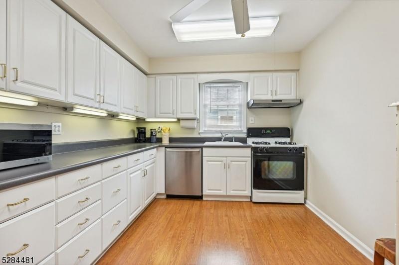 Eat In Kitchen Upper