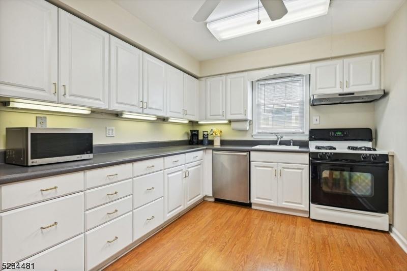 Eat in Kitchen Upper