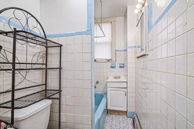 Bathroom Unit 1 Virtual