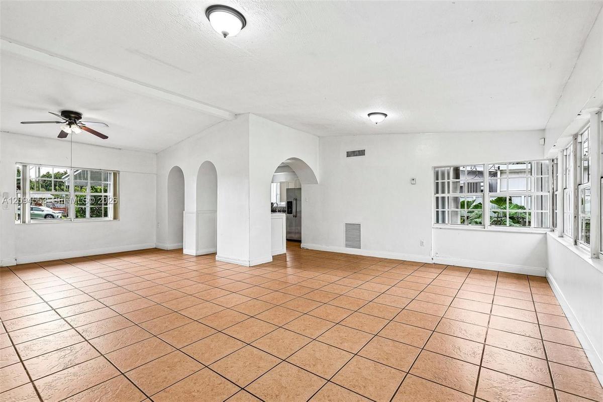 Great room, unstaged (same room as photo 2)