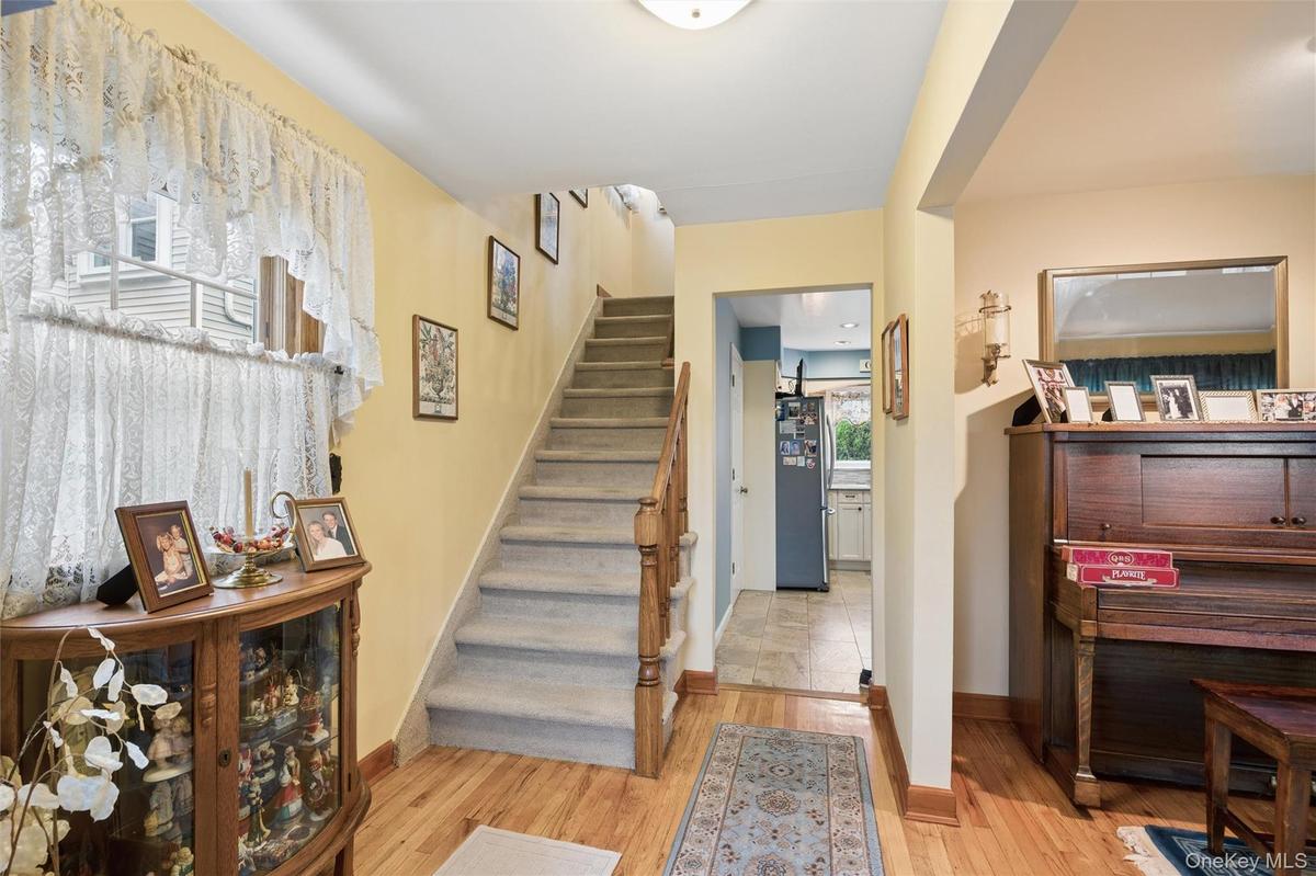 Foyer & stairs