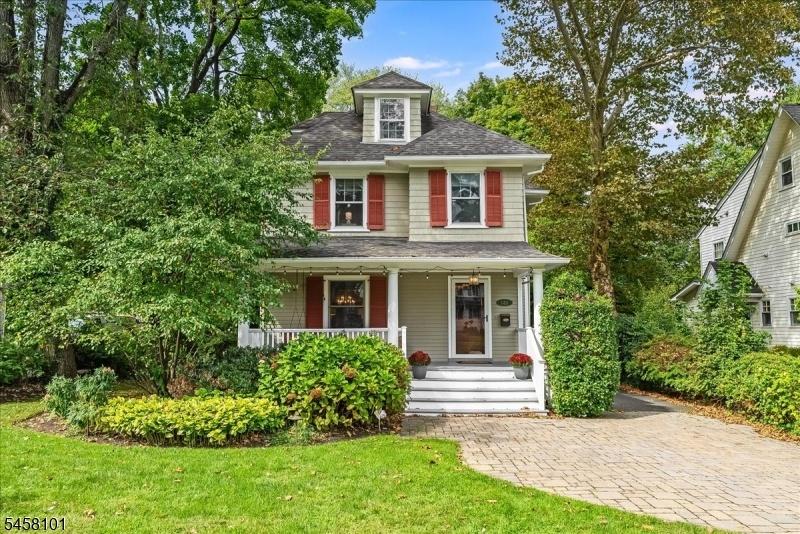 5 BR, 2 Full & 2 Half BA