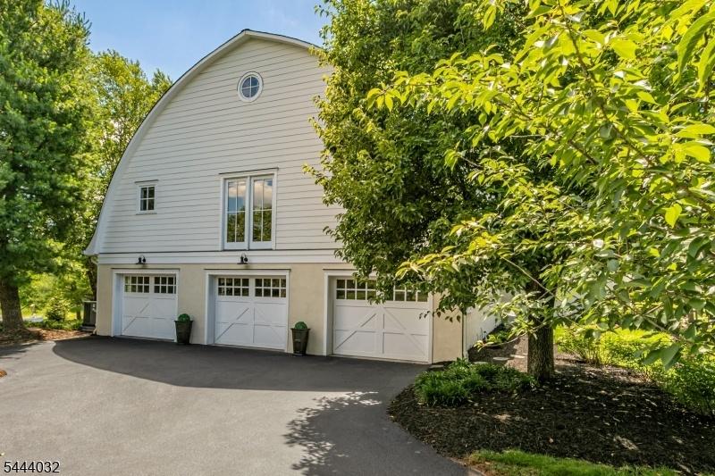 oversized 3 car garage