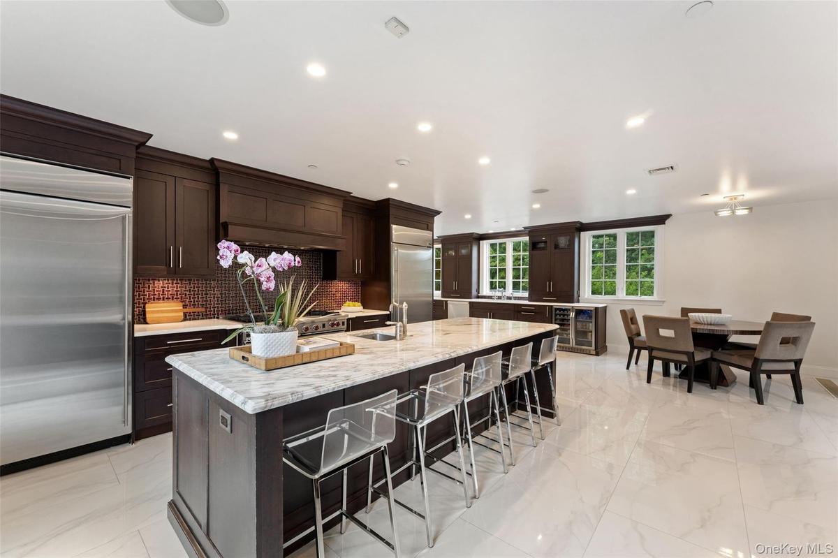 Gourmet kitchen with large center island with seating for 5!
