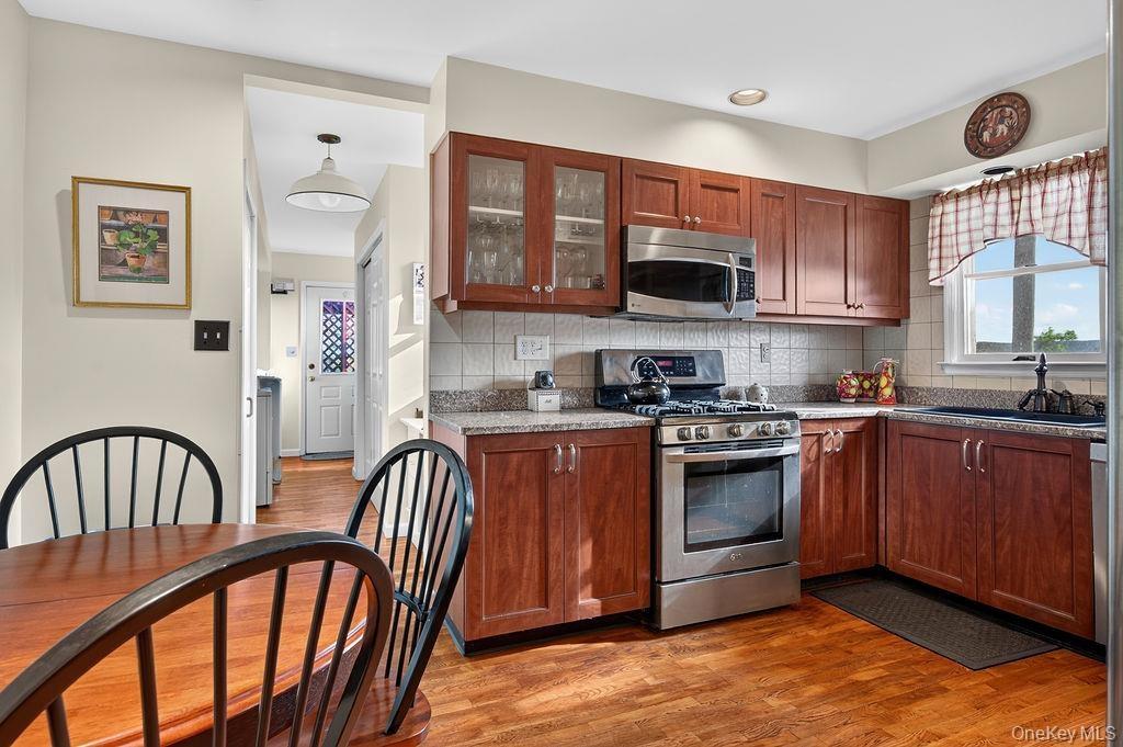 Eat in kitchen