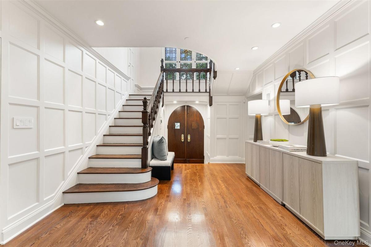Entry Foyer with white oak panelling