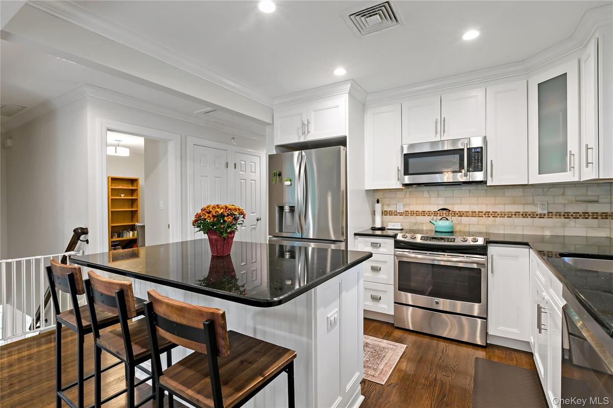 Eat in Kitchen with center island seating
