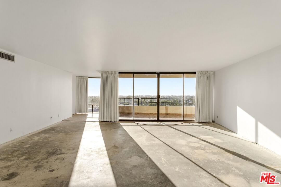 Living room to balcony
