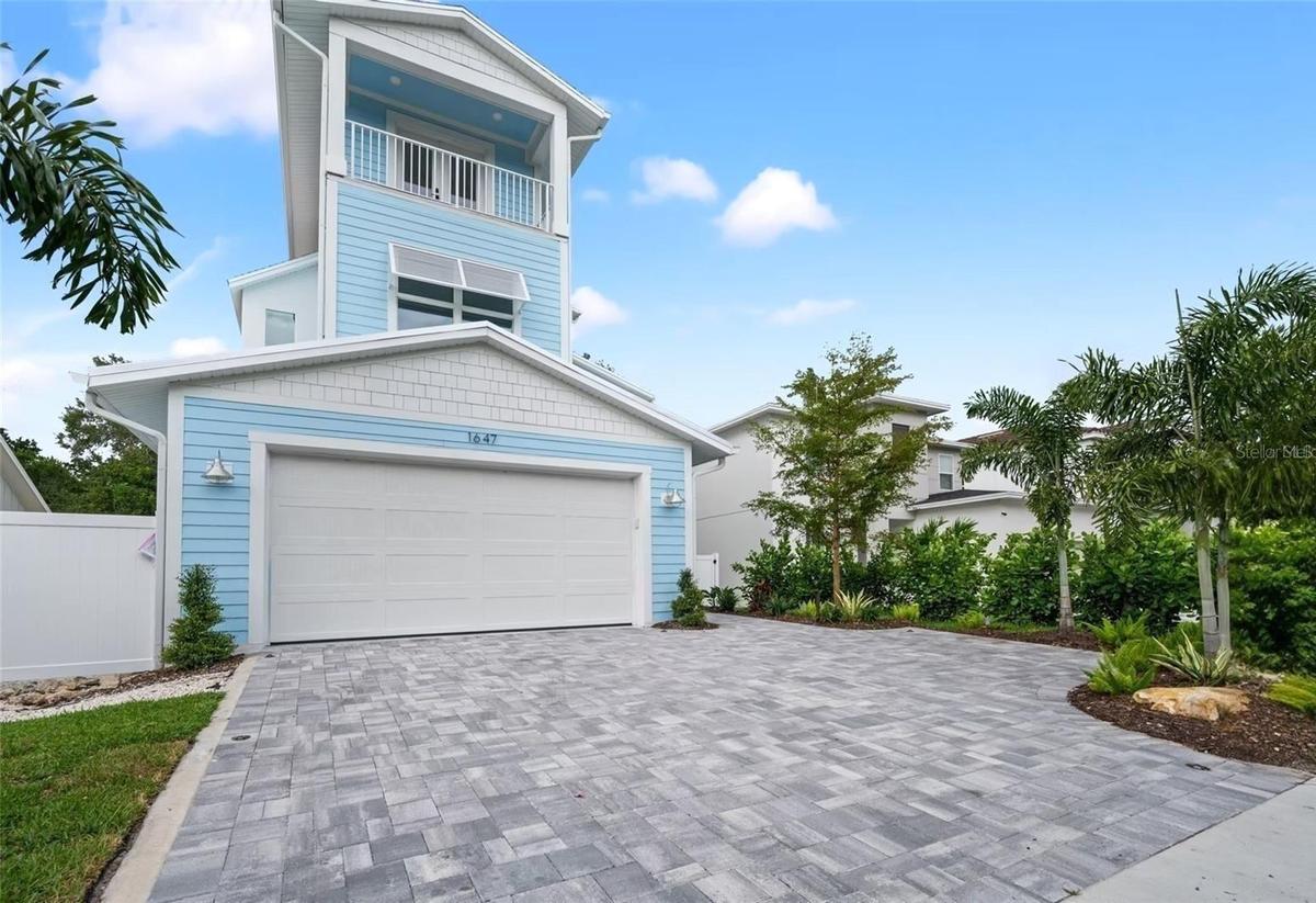 Large 3-car driveway