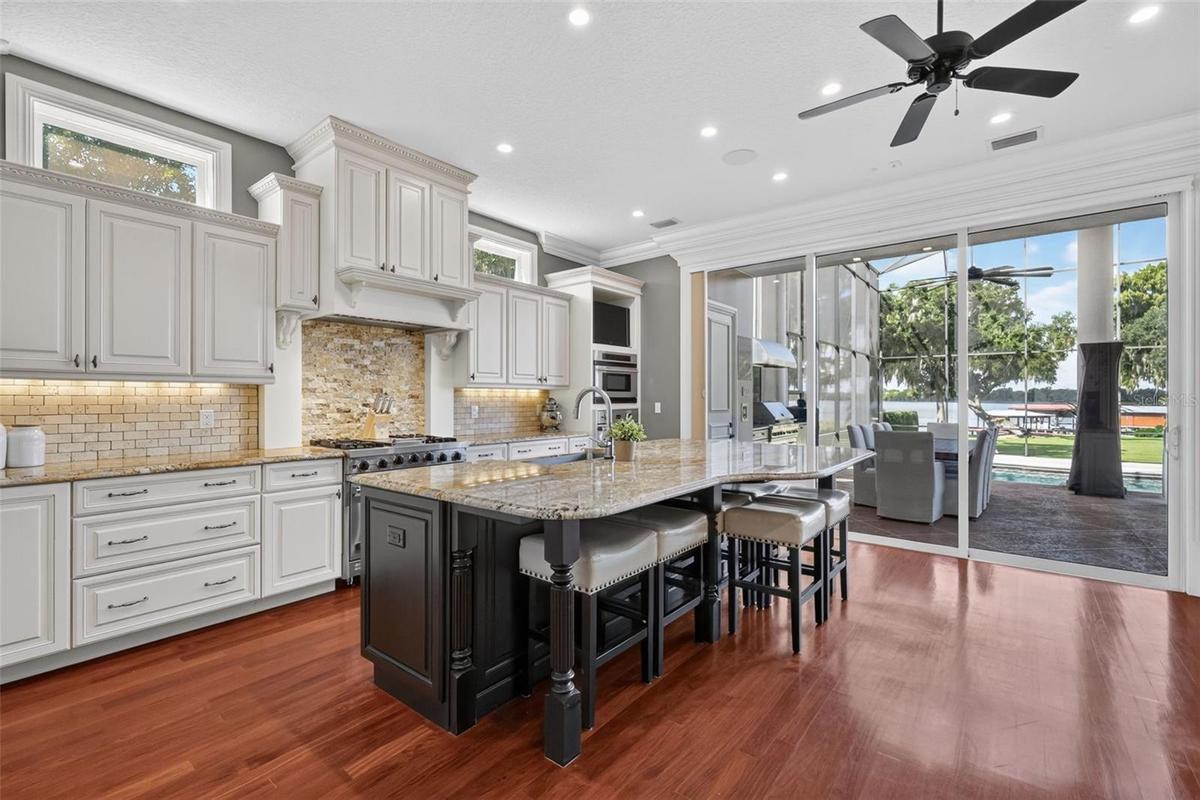 Chefs kitchen with Viking appliances