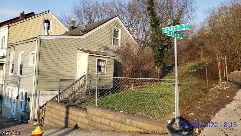 Corner with vacant Lot