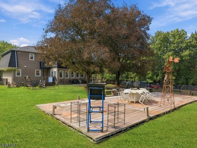 Exterior - Rear platform deck