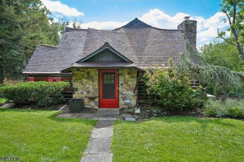 Stunning Home, Ideal Location