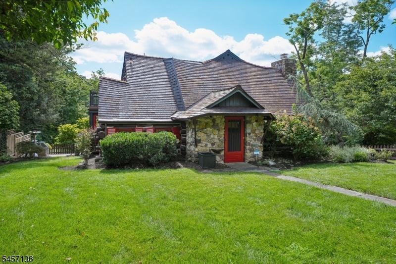 Stunning Home, Ideal Location