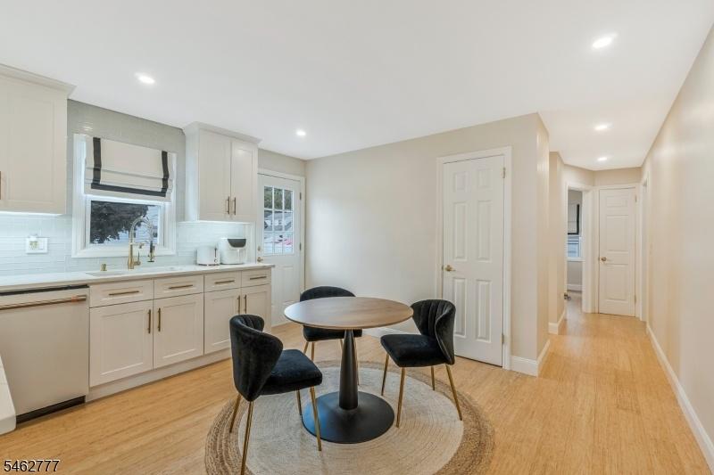 SEPERATE DINING AREA
