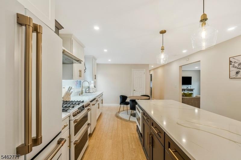 EAT IN KITCHEN