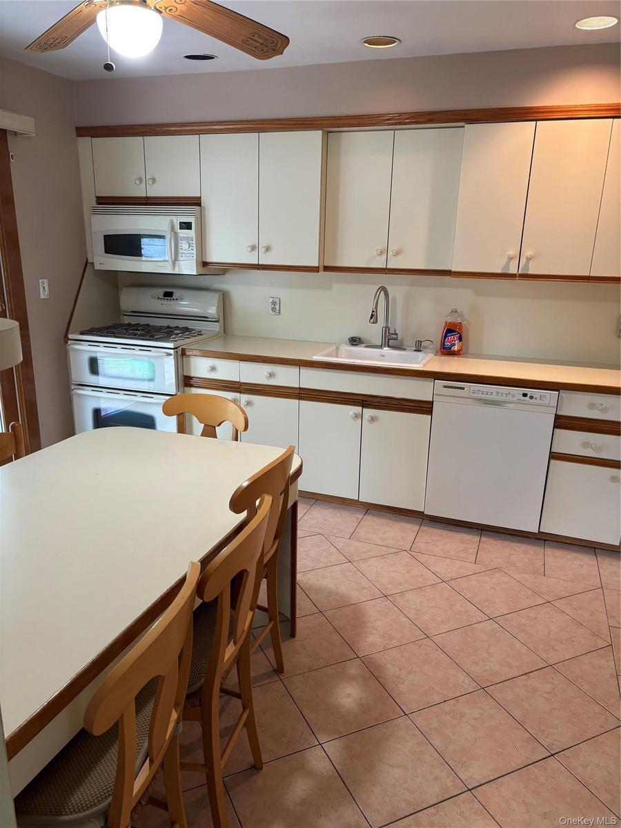 Eat in kitchen