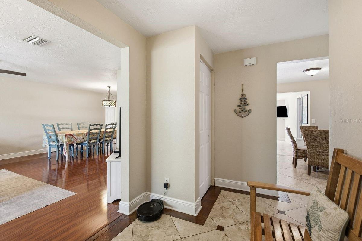 FOYER