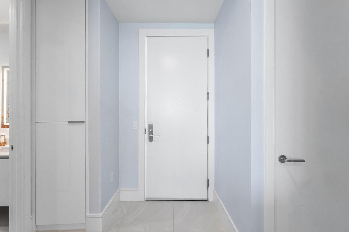 UNIT 1209 FOYER