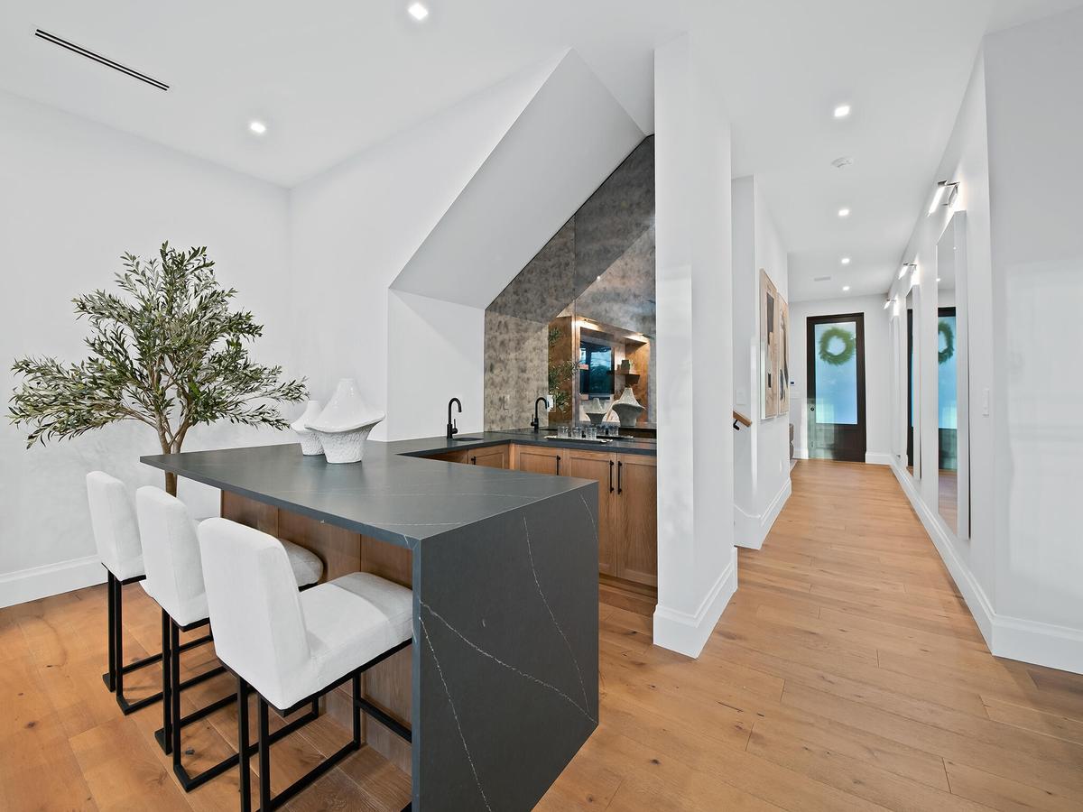 Kitchen island with bar seating