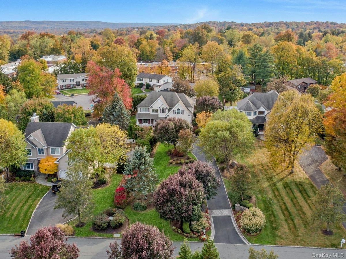 Privacy Abounds W/The Parklike Setting