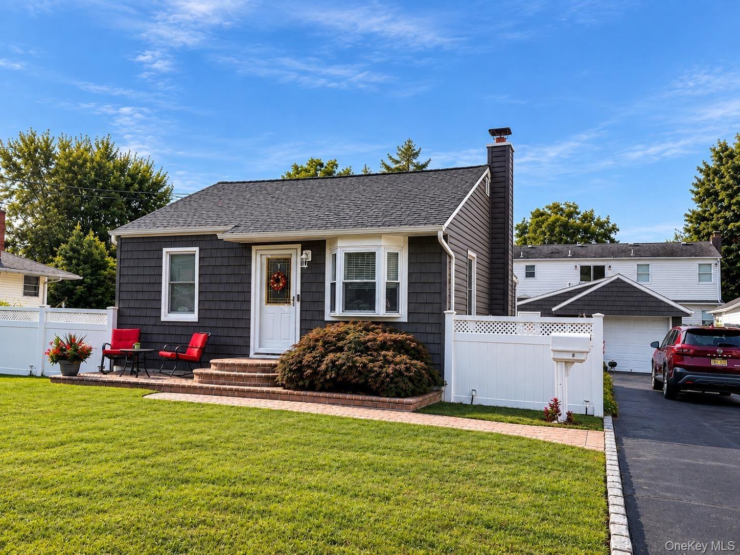 Welcome to 1467 4th in West Babylon.