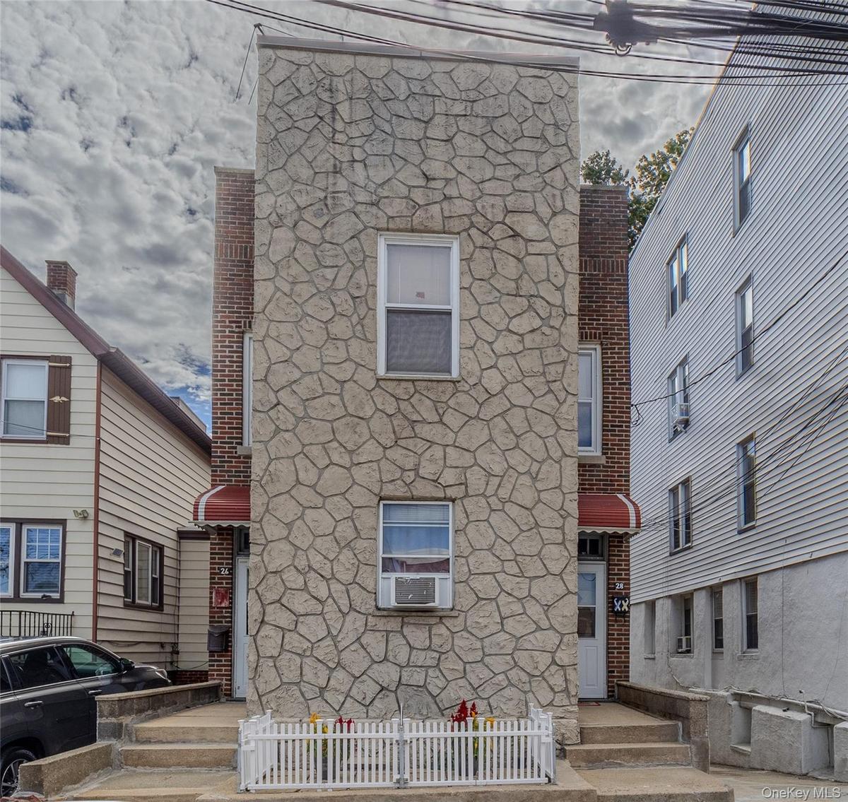 26/28 Villa Ave Entrance