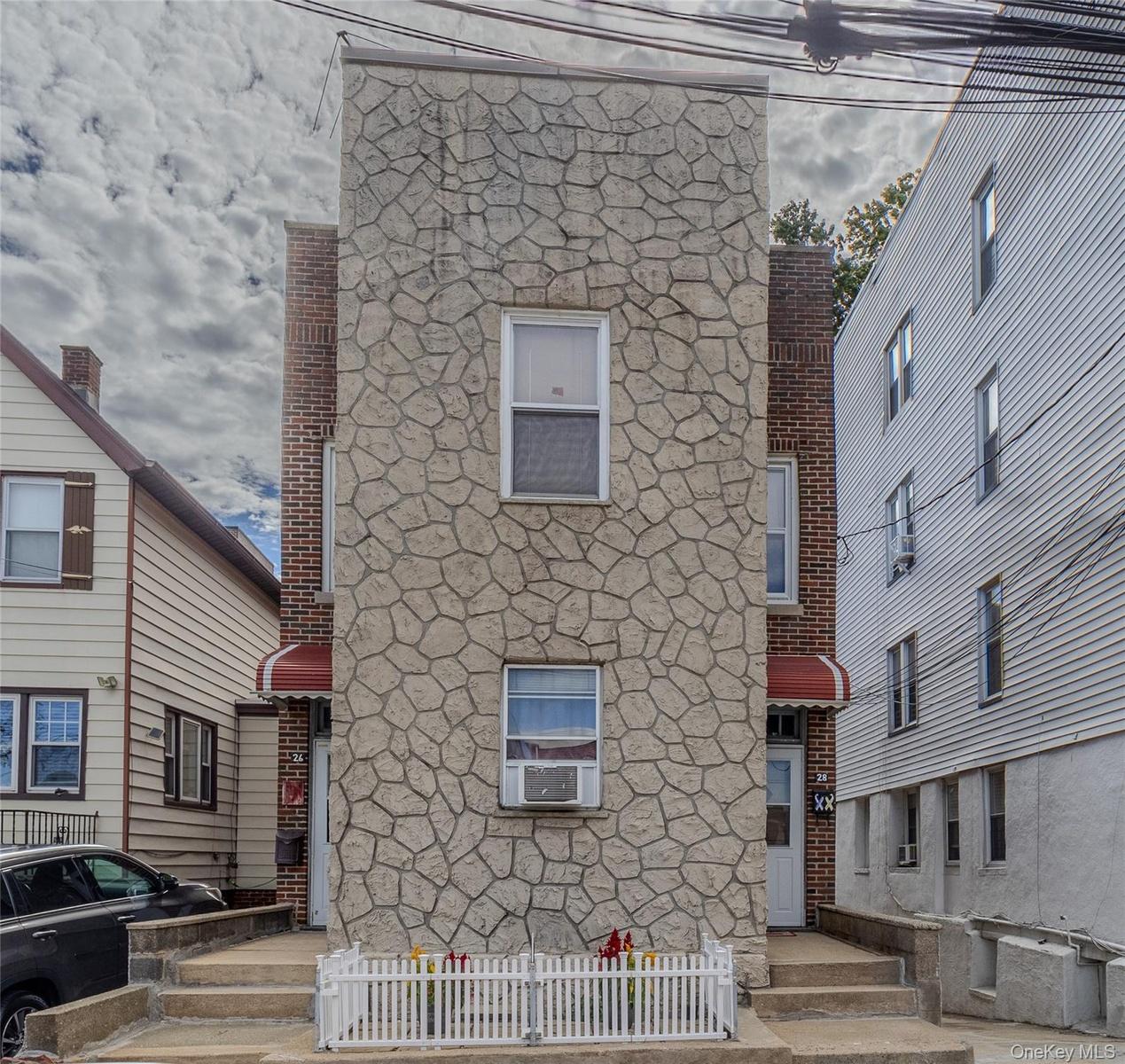 26/28 Villa Ave Entrance