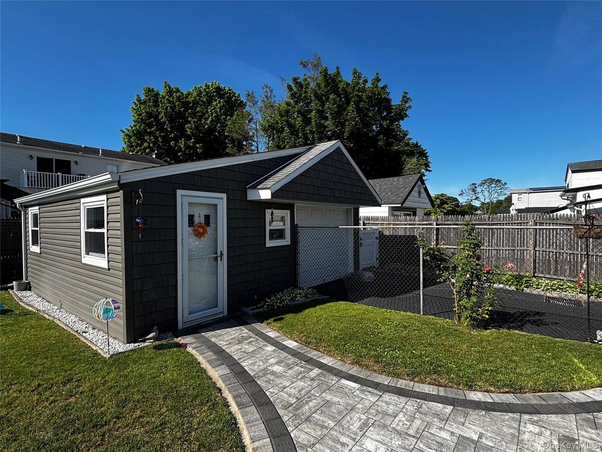 Detached Garage with Extension featured.