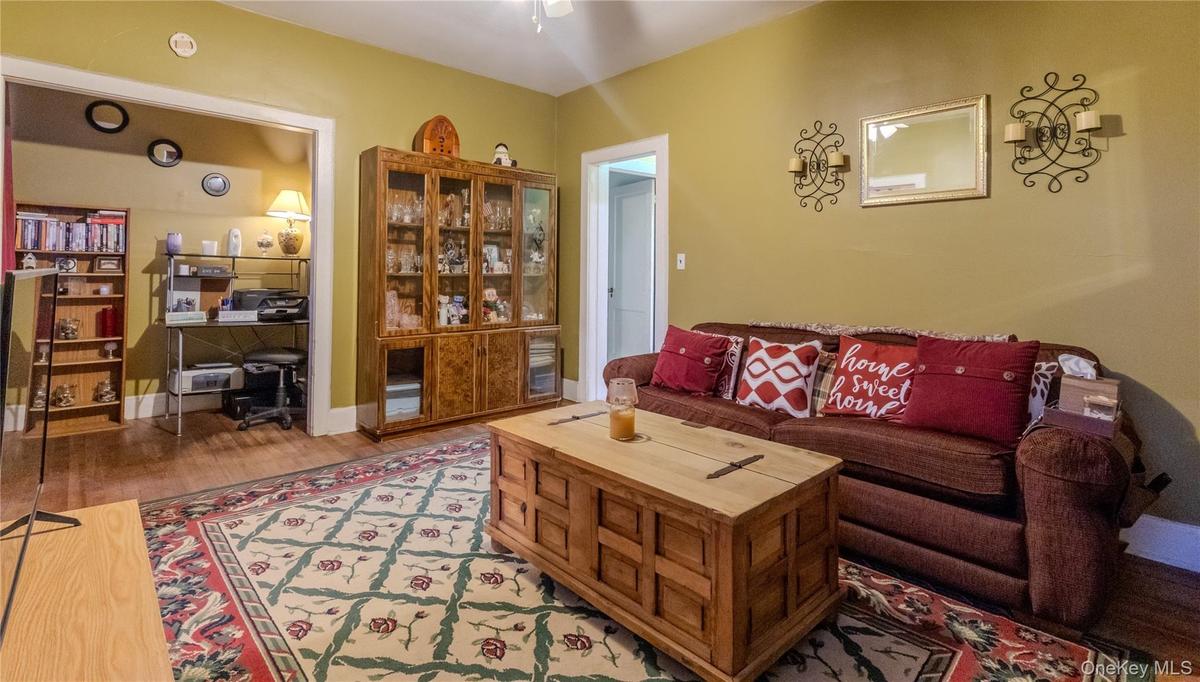 Living Room w/ bonus space