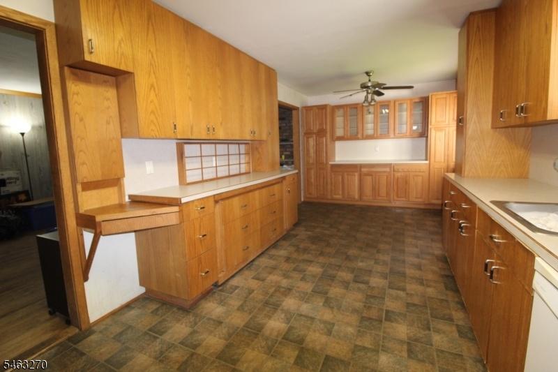 Kitchen w/dining area