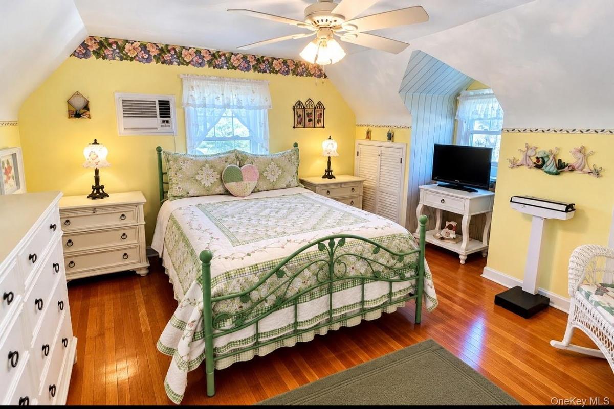 Wood-finish flooring with a ceiling fan