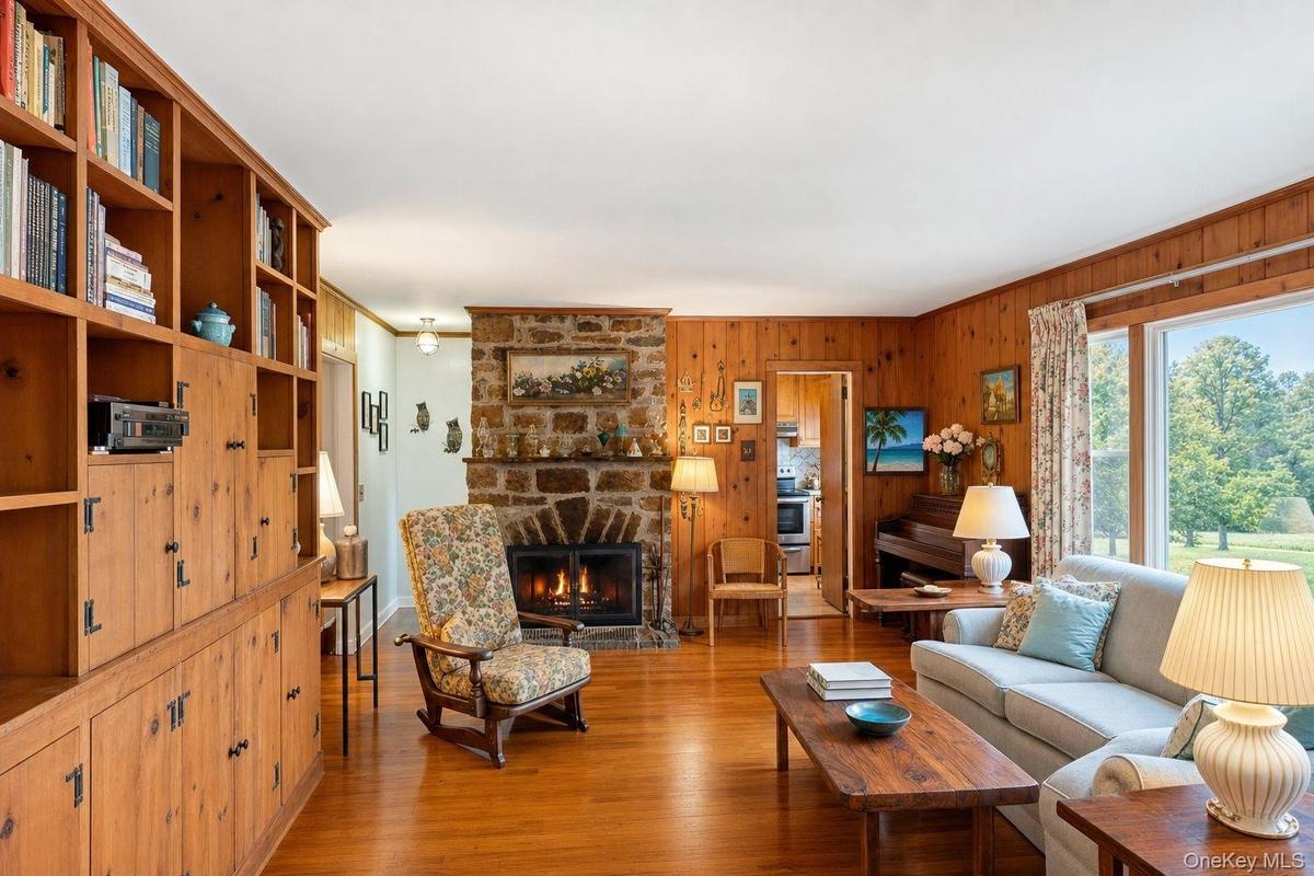 Built-in shelving unit