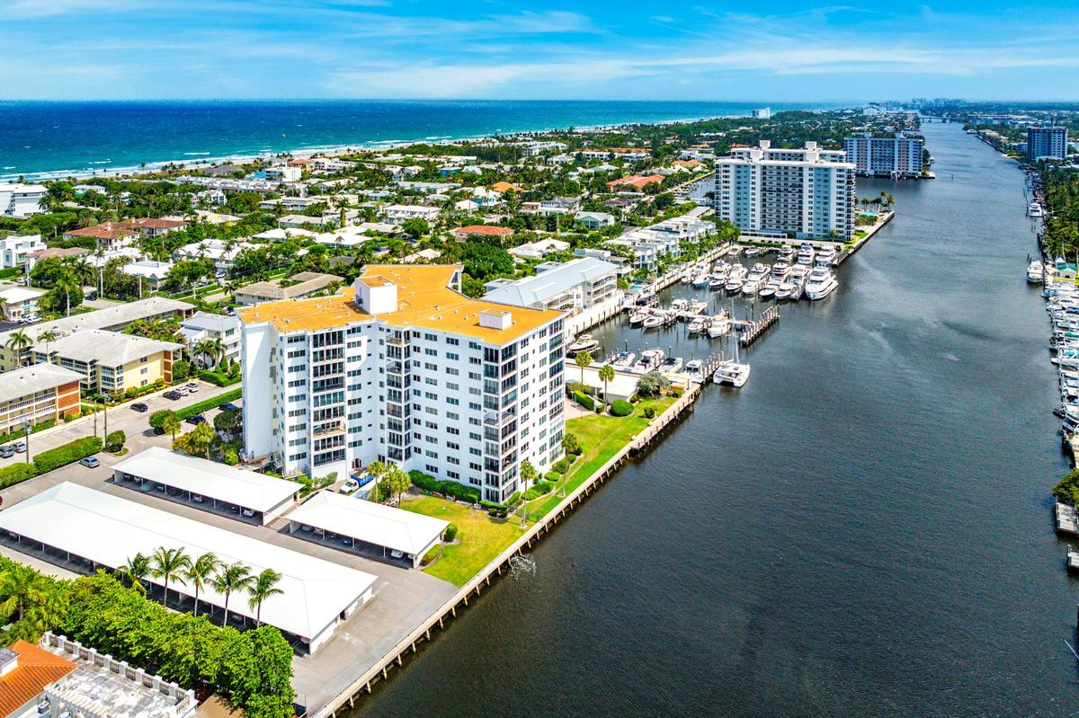 Bar Harbour is in a prime location, one block to Atlantic Avenue and two blocks to the ocean.
Public (Primary)